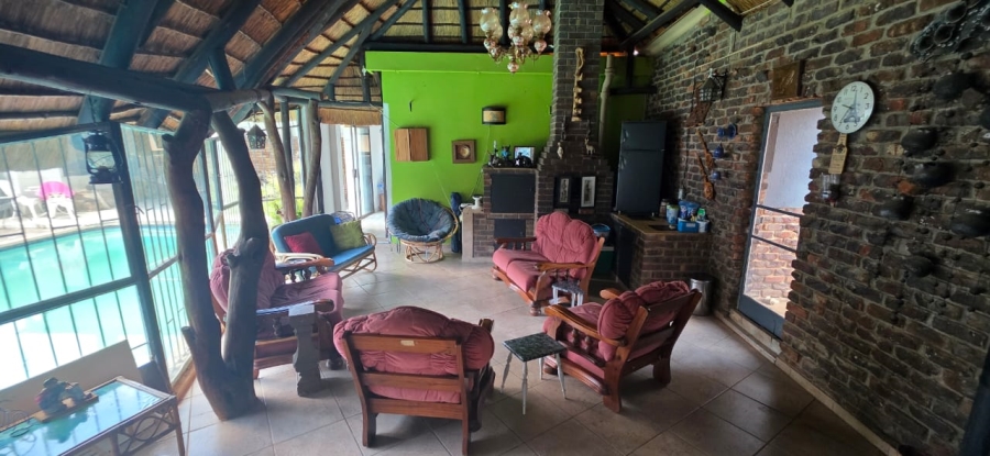 6 Bedroom Property for Sale in Wilkeville North West